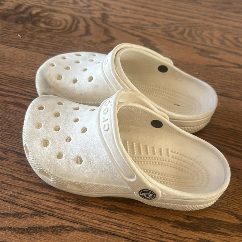 Crocs size 2 kids white